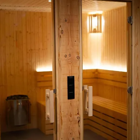 Wellness W Hot Tub, Cleaning Included Дом отдыха Хундерло