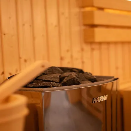Wellness W Hot Tub, Cleaning Included Хундерло
